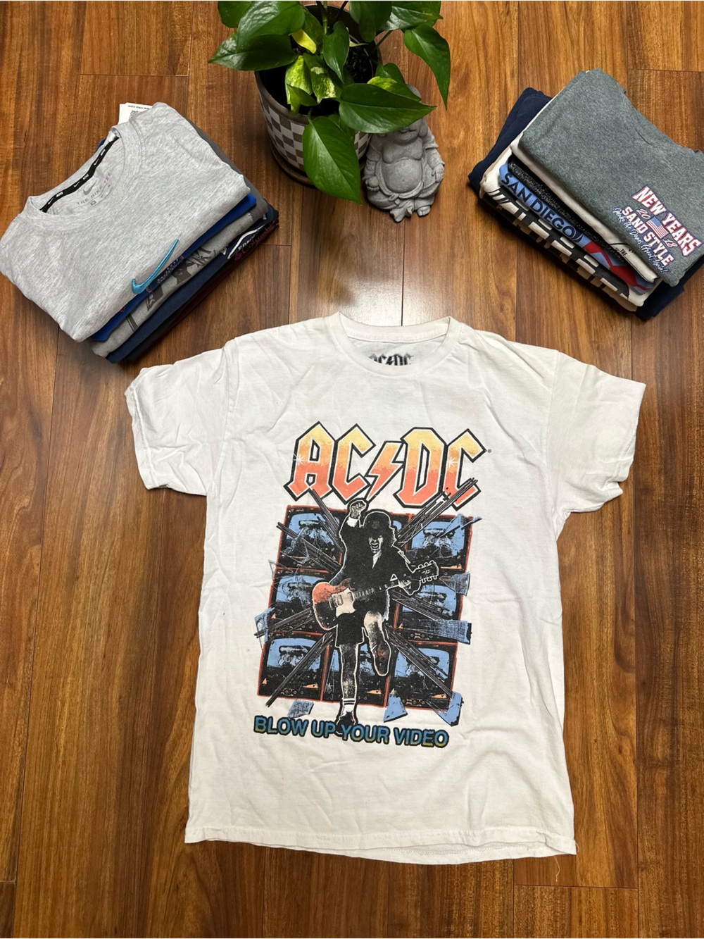 AC/DC 'Blow Up Your Video' Graphic Band Tee - White Medium
